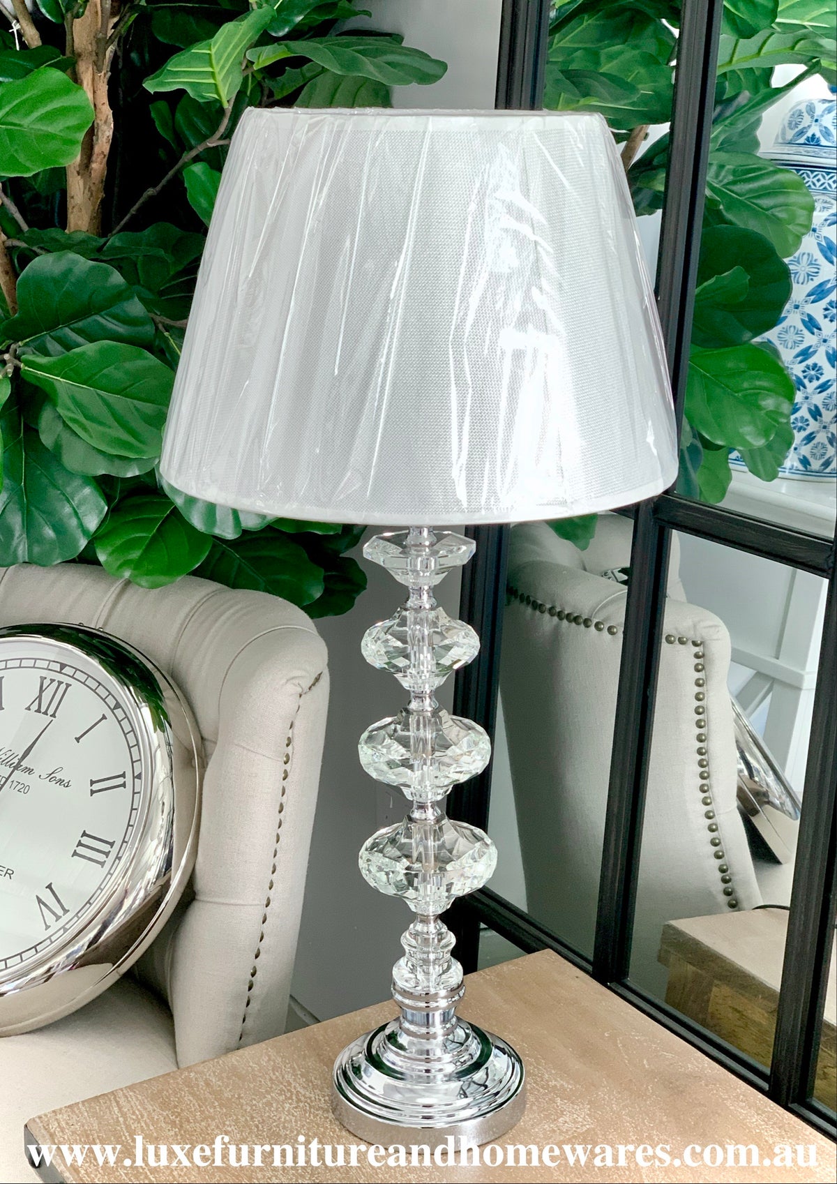 Luxe crystal 2024 table lamp